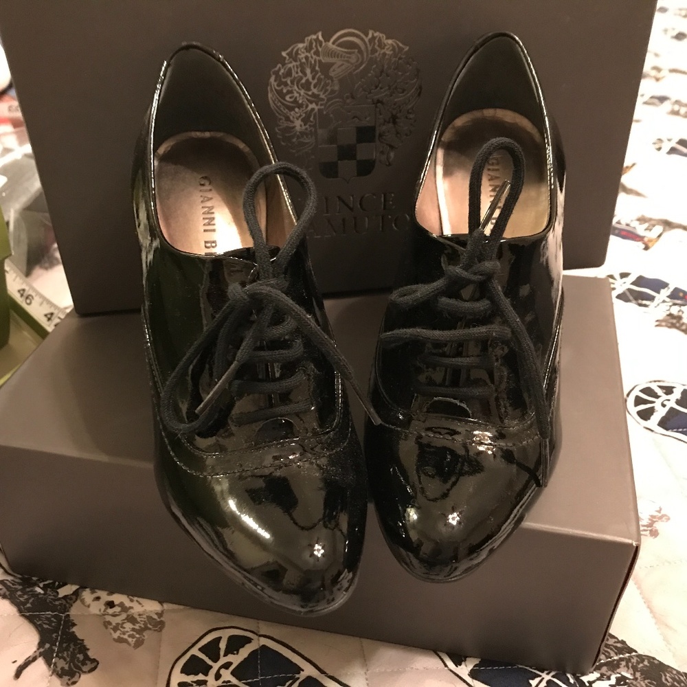 Gianni Bini patent booties